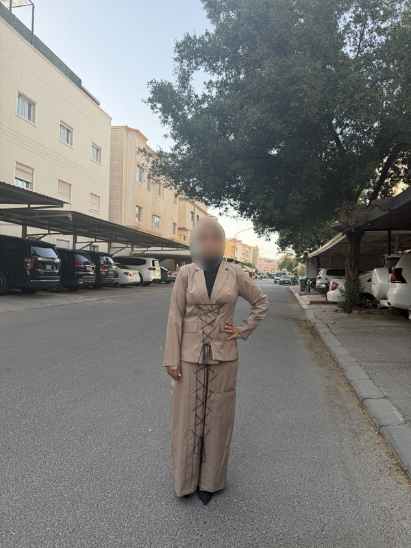 طقم بليزر وتنورة بيج — Beige Skirt and Blazer Set
