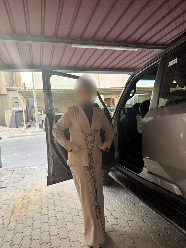 طقم بليزر وتنورة بيج — Beige Skirt and Blazer Set