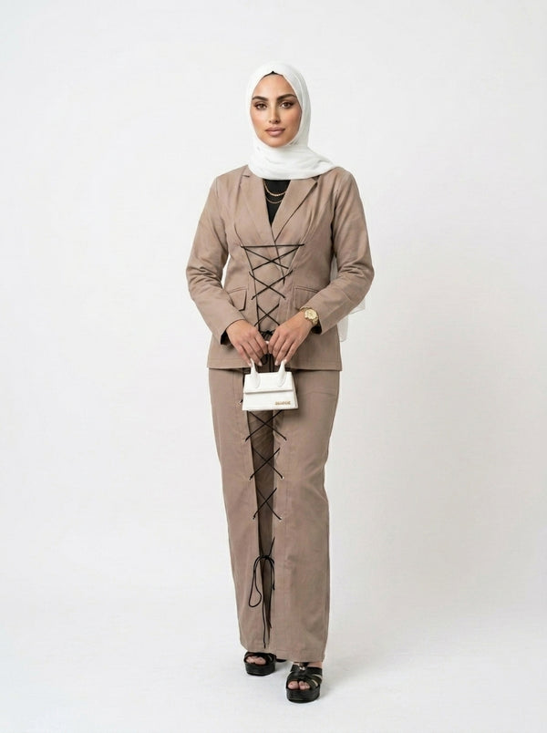 طقم بليزر وتنورة بيج — Beige Skirt and Blazer Set
