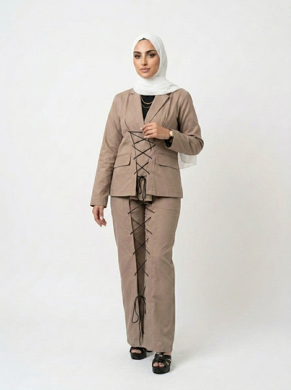 طقم بليزر وتنورة بيج — Beige Skirt and Blazer Set